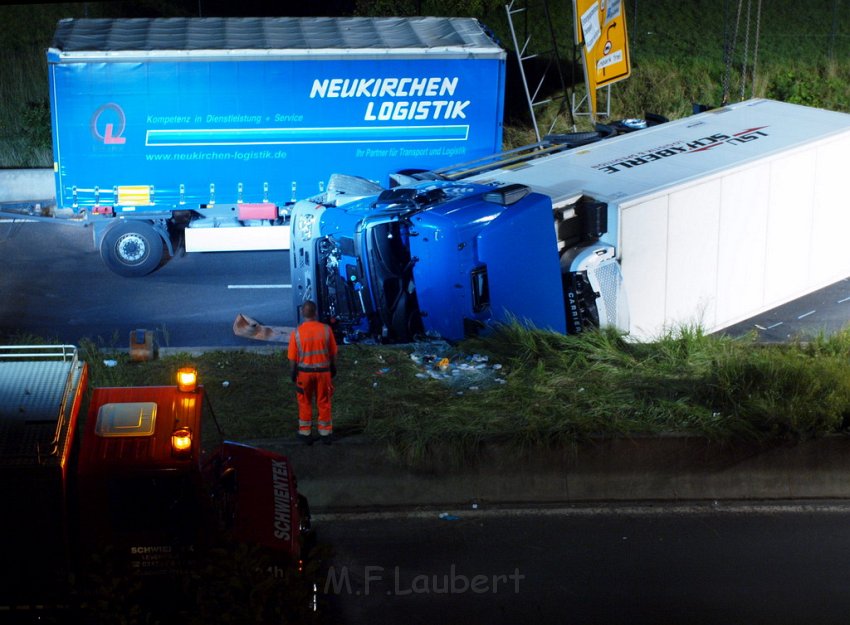 Einsatz BF Koeln PEINGEKLEMMT in Leverkusen P213.JPG